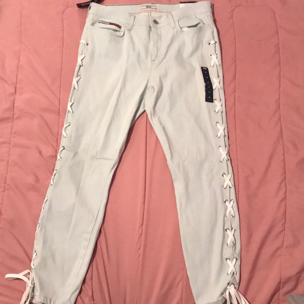 Tommy Hilfiger stretch leggings.